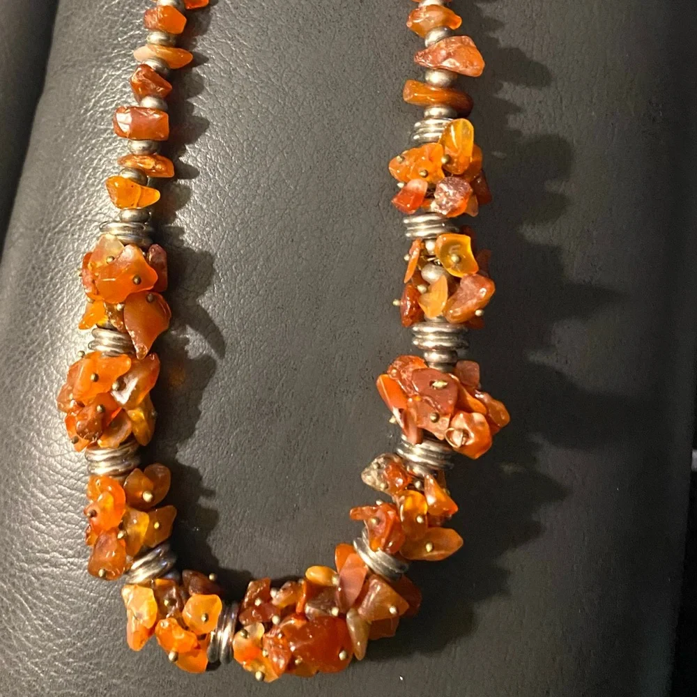 Elegant Carnelian Chip Beaded Chocker Style Necklace Silver Tone Spacer Beads